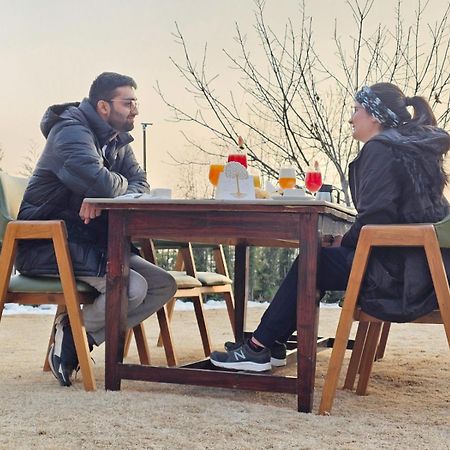 The Walnut Creek Pahalgam Hotel Exterior foto