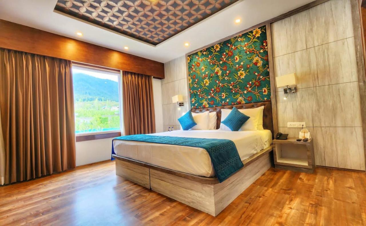 The Walnut Creek Pahalgam Hotel Exterior foto