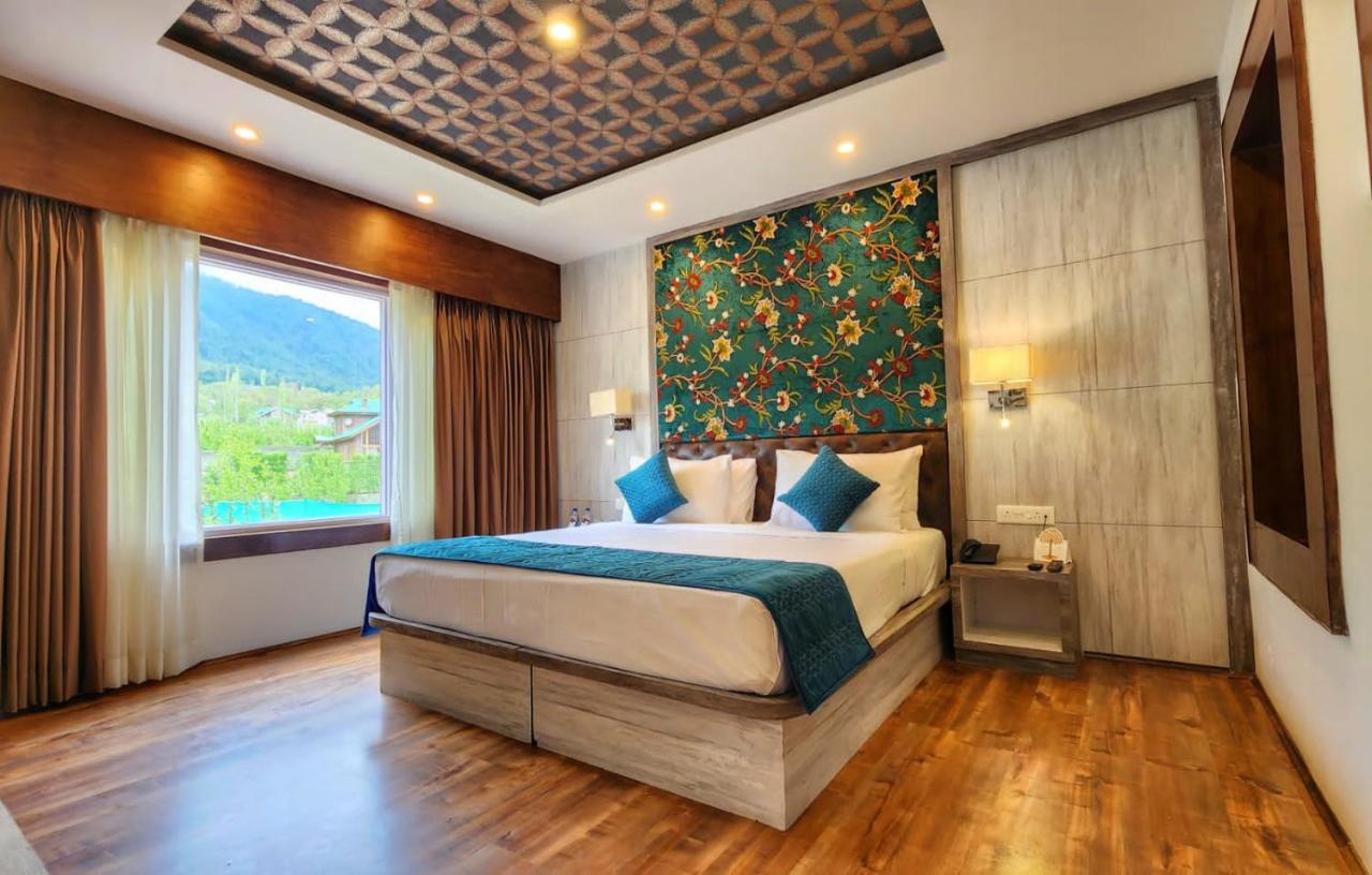 The Walnut Creek Pahalgam Hotel Exterior foto